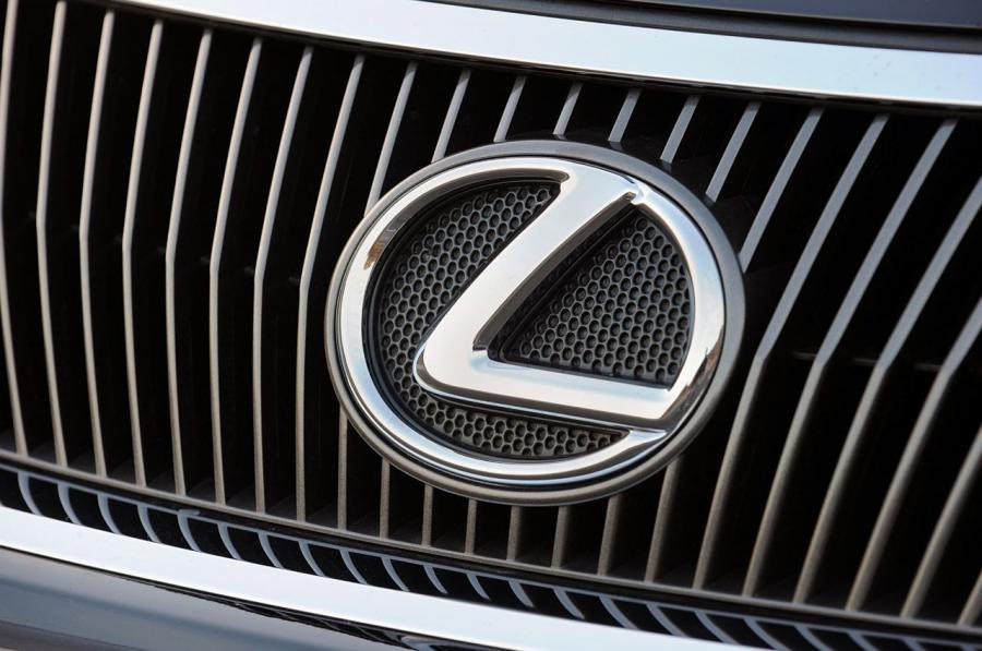  Lexus IS350C F-Sport 2010 года  (фото 35 из 36)